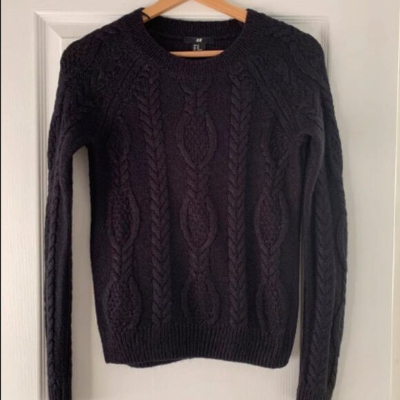 Pull noir - Black Sweater – Softness & Everyday Elegance - Picture 1 of 4